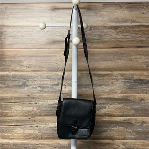 Relic Black Crossbody Wallet Purse P17